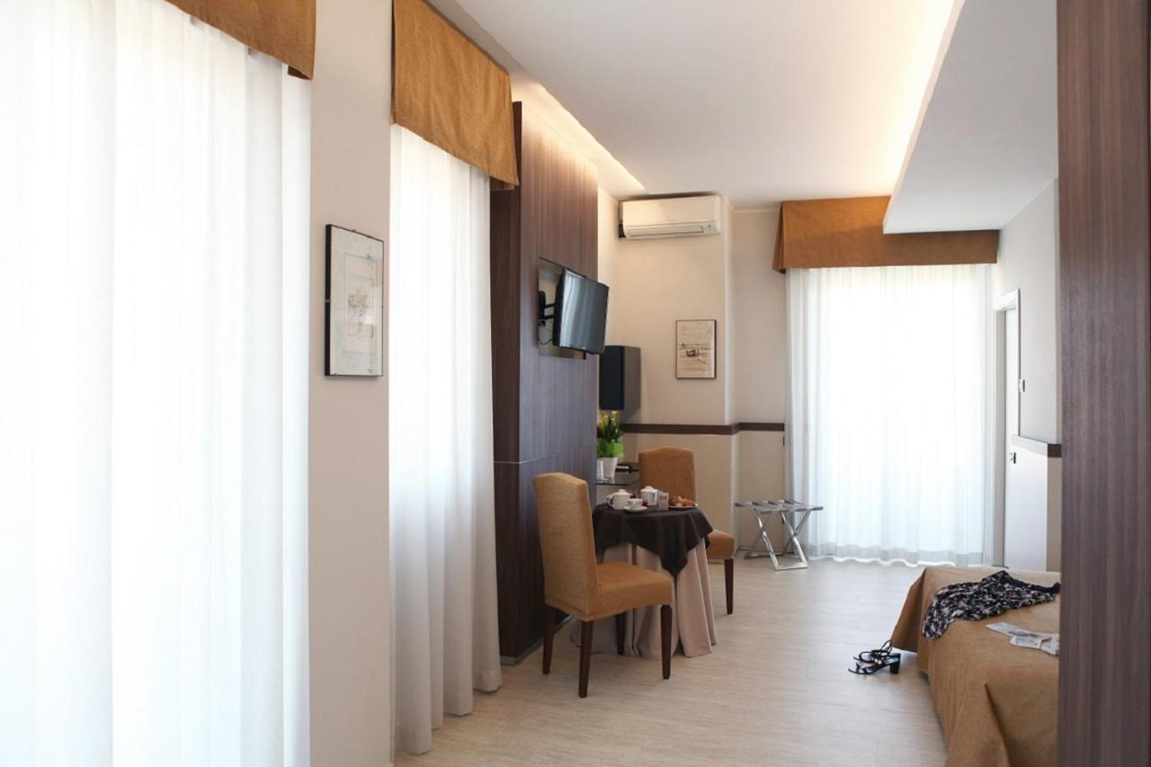 Hotel Mondial Porto Recanati Exterior foto